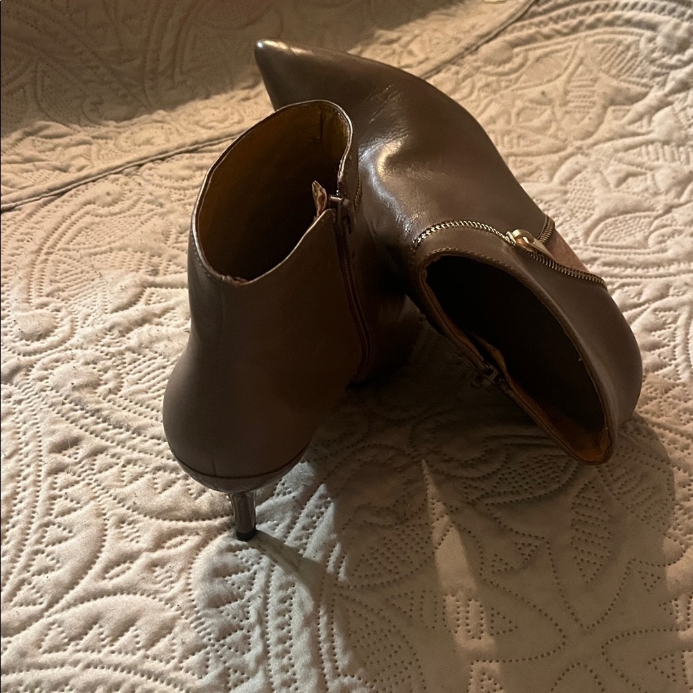 Chic Brown Heeled Boots